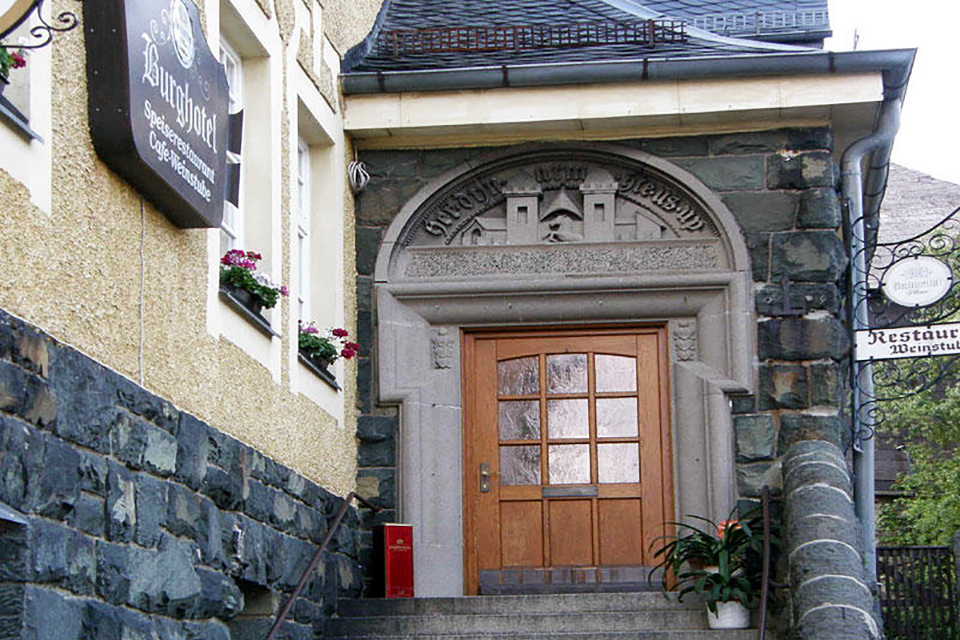 Eingang zum Burghotel